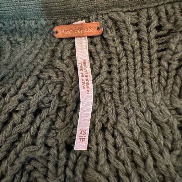 Free People Green Montana Cable Knit Chunky Oversized Cardigan Sweater sz XS - Picture 8 of 11